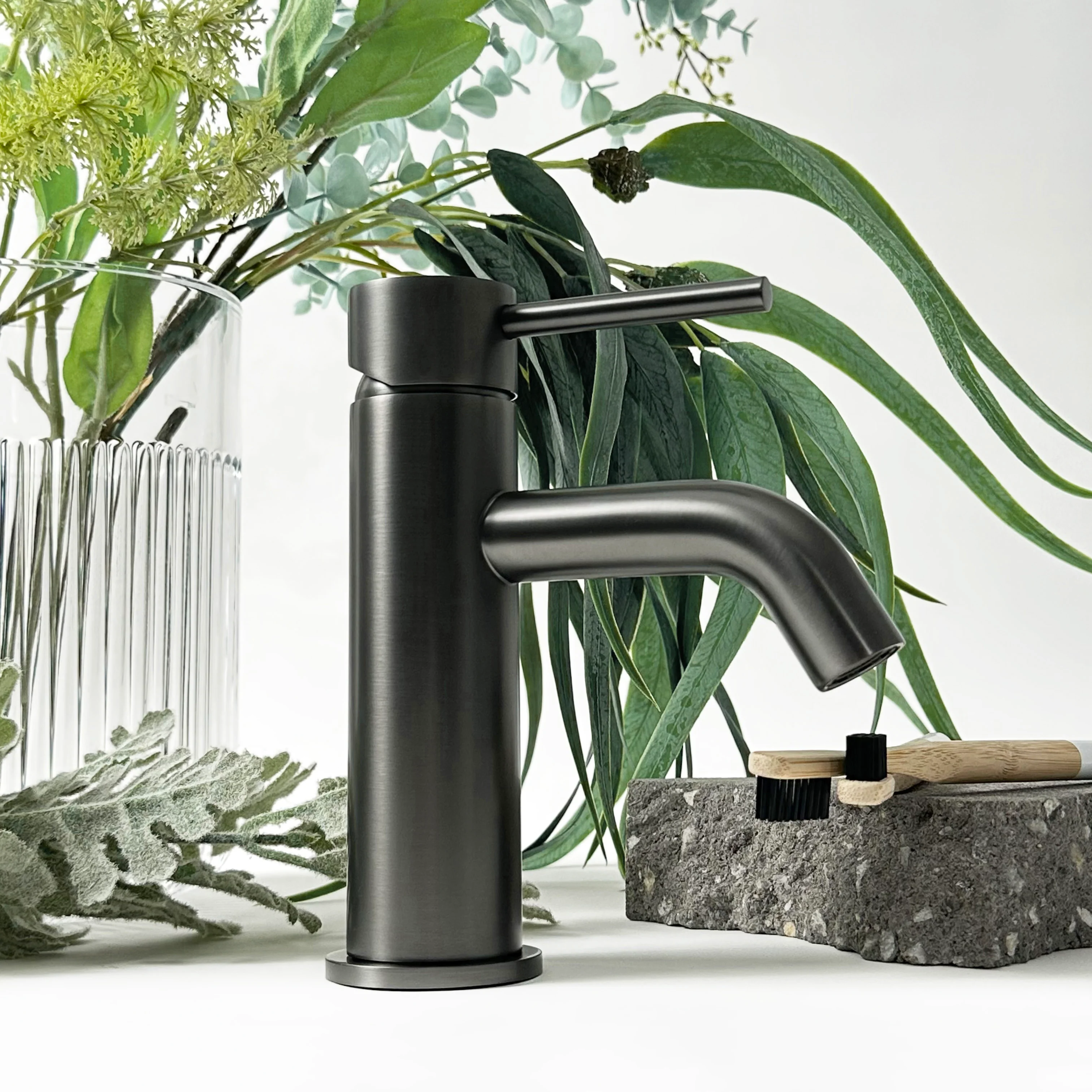 Alma Mira Brushed Gunmetal Short Basin Mixer - Image 7