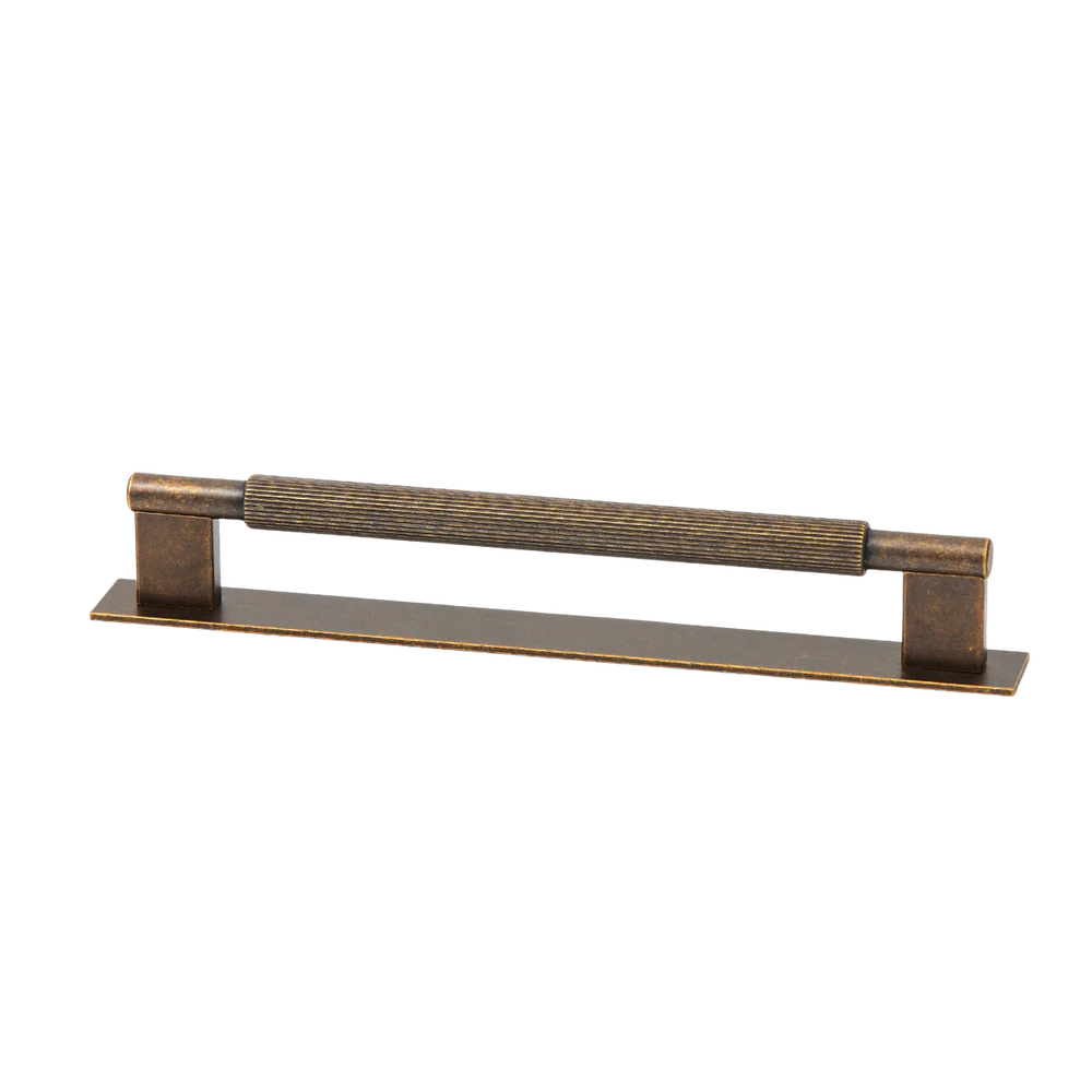 Momo Handles Momo Arpa D Handle And Backplate 192mm Antique Brass - Image 3