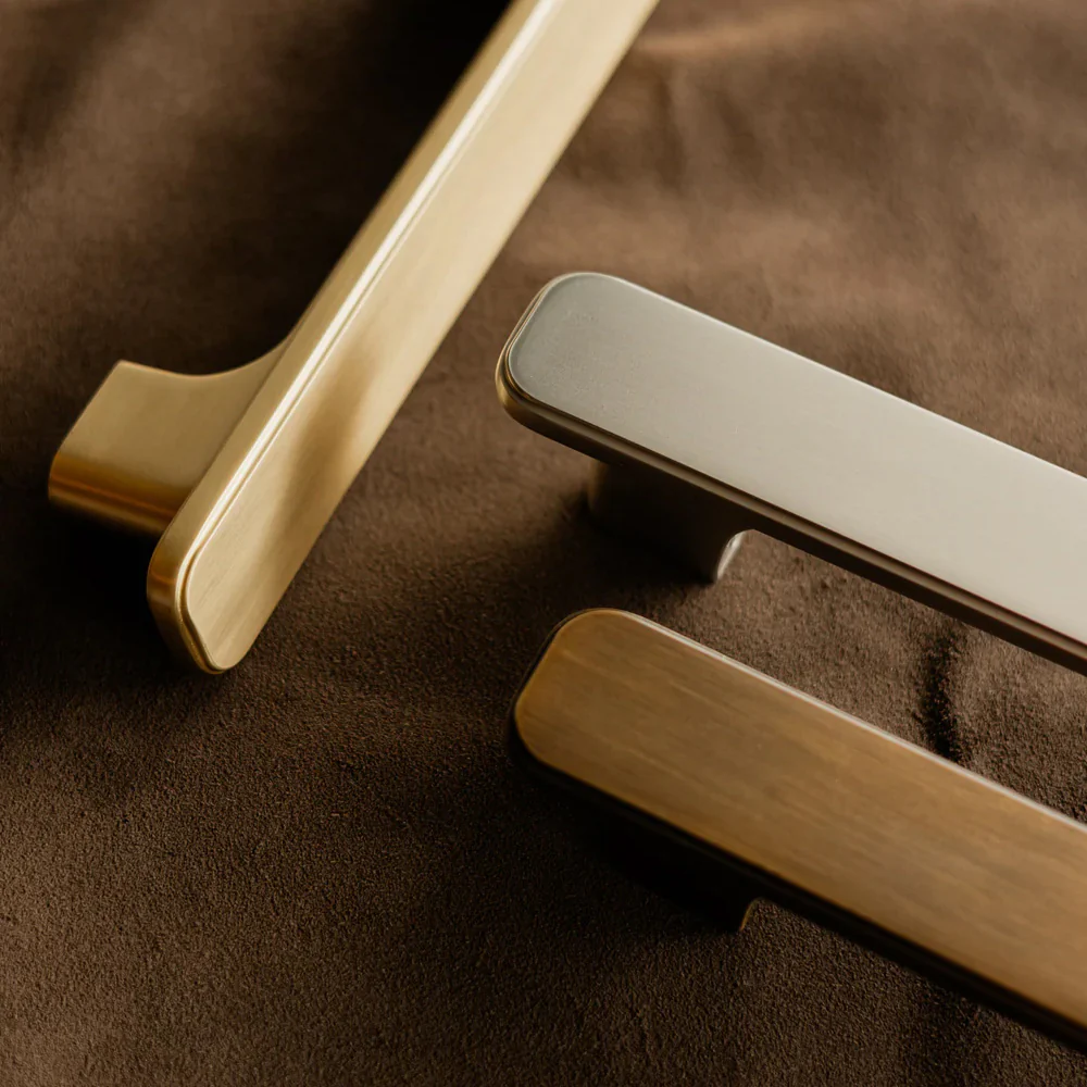 Momo Aspen Solid Brass Entrance Pull Handle Brushed Satin Brass - Image 2