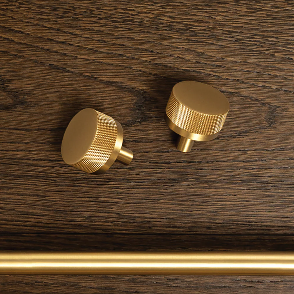 Momo Handles Momo Bellevue Solid Brass Knurled Knob 35mm Brushed Satin Brass - Image 2