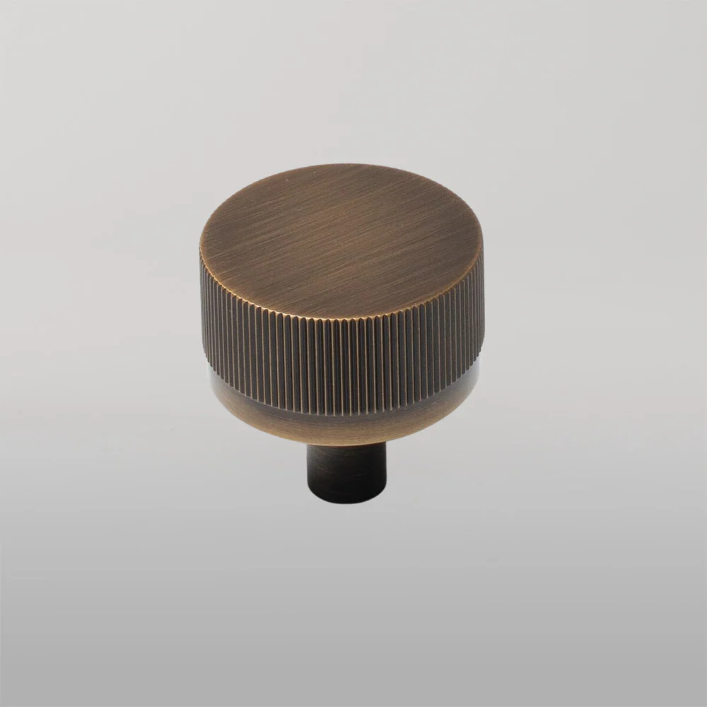 Momo Handles Momo Bellevue Solid Brass Lined Knob 35mm Bronze - Image 2
