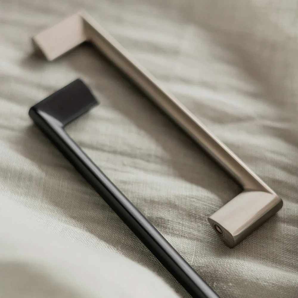 Momo Handles Barra D Handle 128mm Matte Black - Image 4