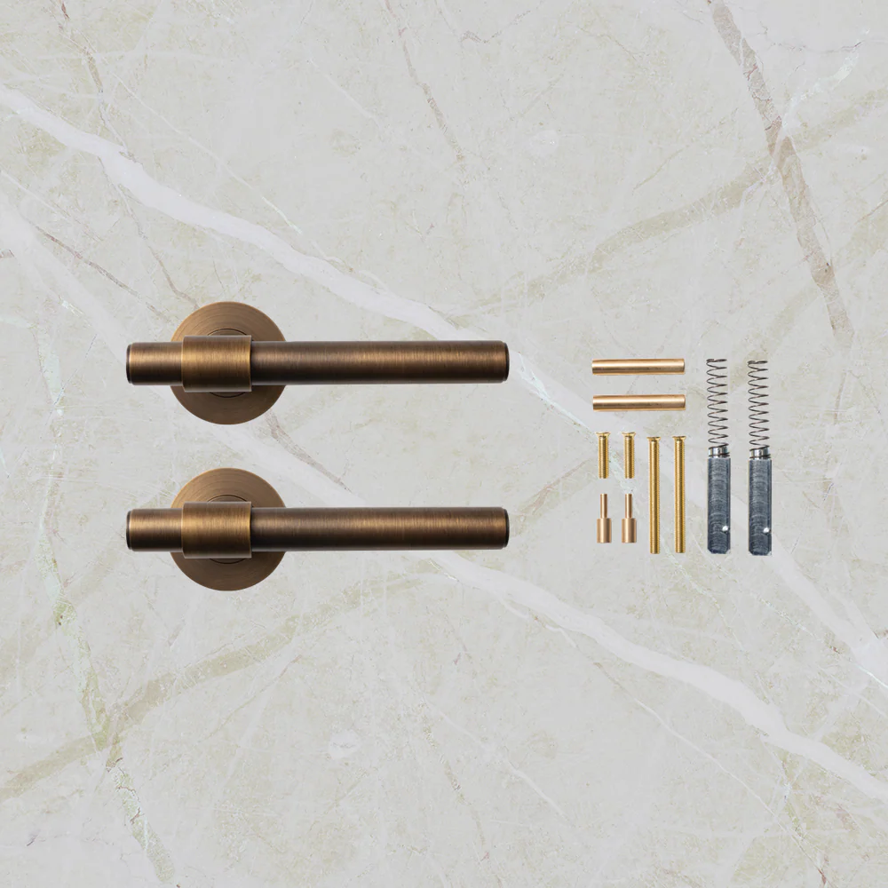 Momo Handles Belgravia Plain Lever Handle Set Bronze - Image 2