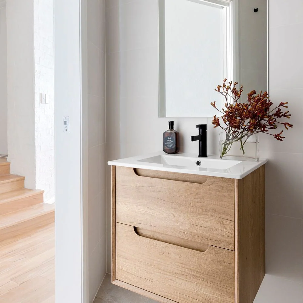 Otti Byron 600mm Natural Oak Wall Hung Vanity with Natural Carrara Marble Top and Undermount Basin - Image 2