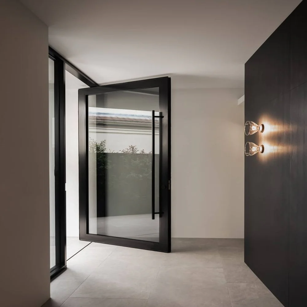 Zanda Omega Offset Pull Handle 600mm Matte Black - Image 2