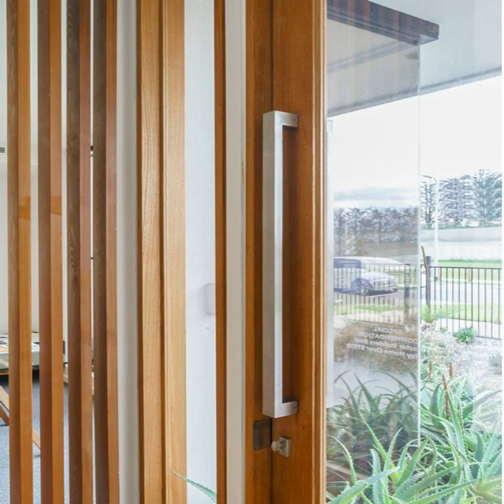 Zanda Polo Pull Handle 900mm Stainless Steel - Image 2