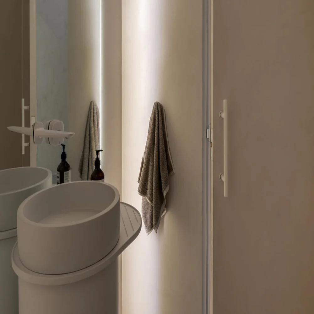 Zanda Round Profile Pull Handle 600mm White - Image 2
