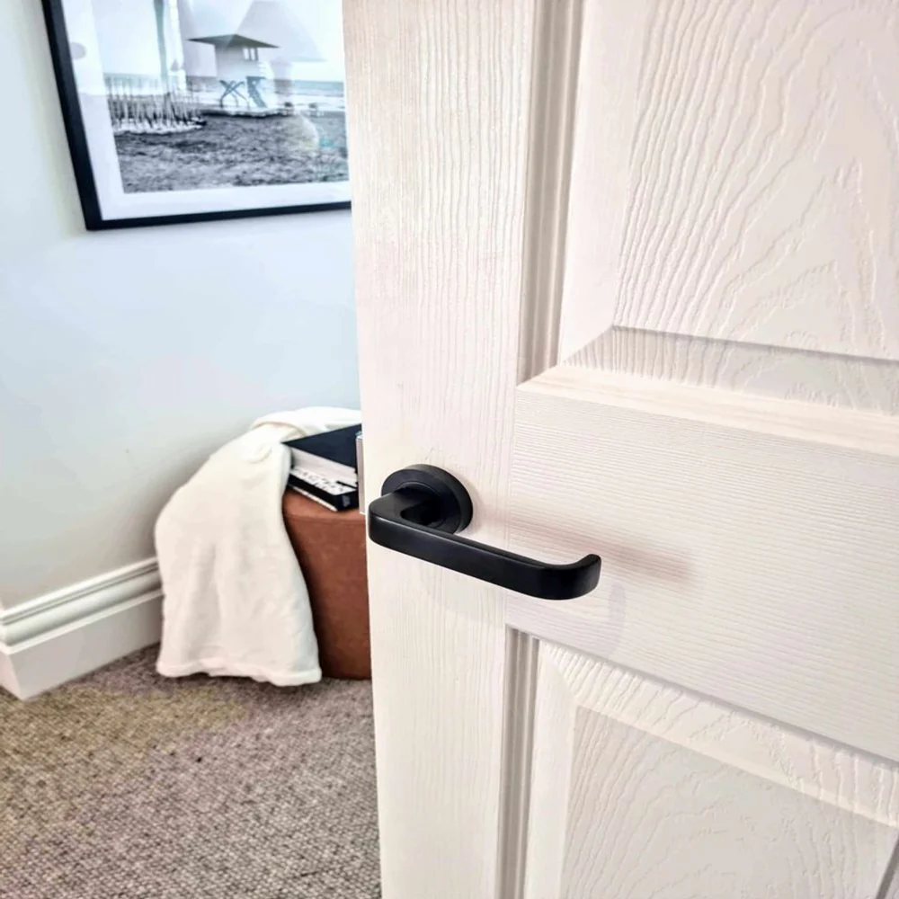 Zanda Streamline Privacy Lever Set Door Handle Matte Black - Image 5